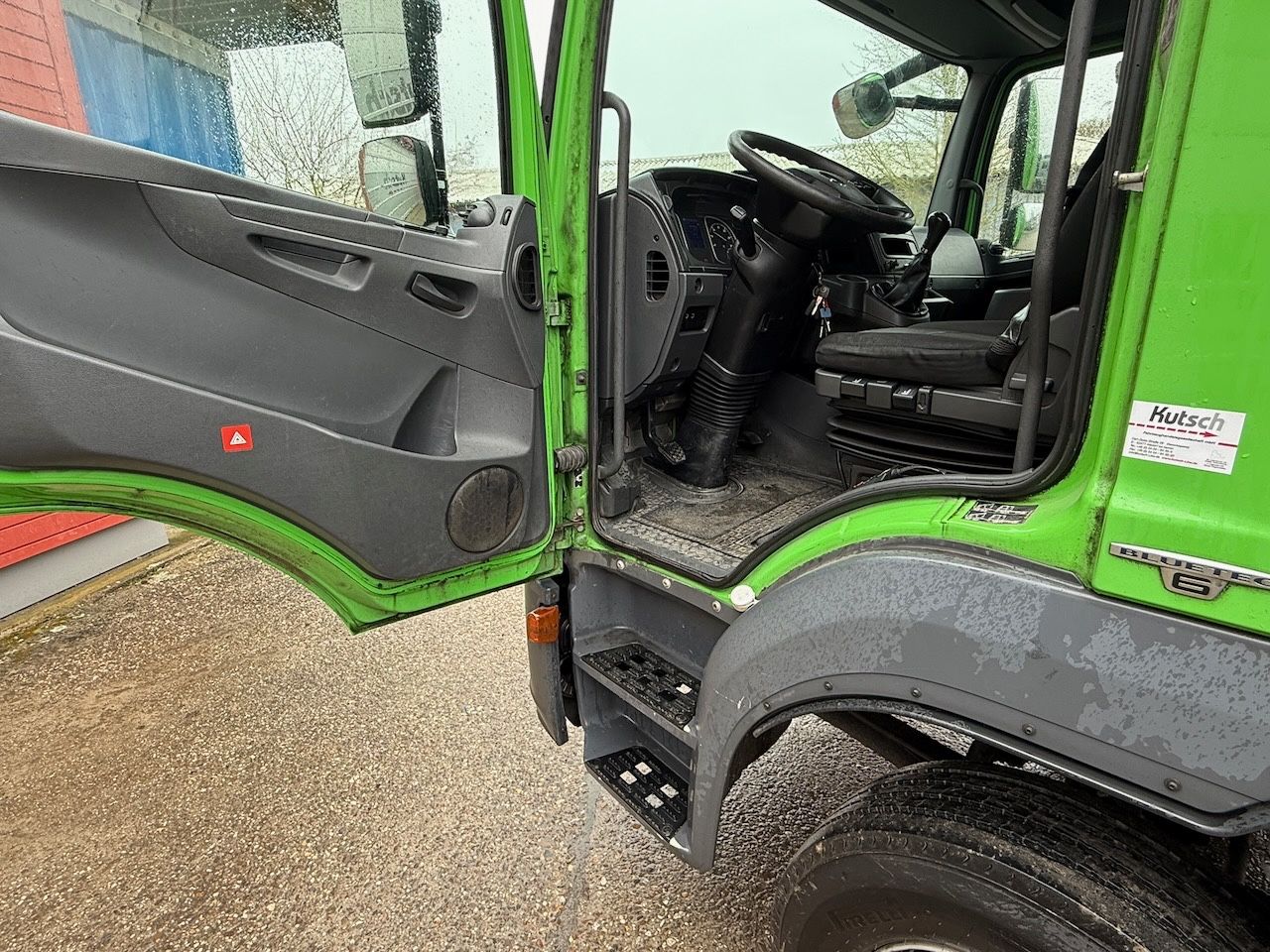 Fahrzeugabbildung Mercedes-Benz 1623L / 1523L  Atego Pritsche/Plane/Lbw 2t