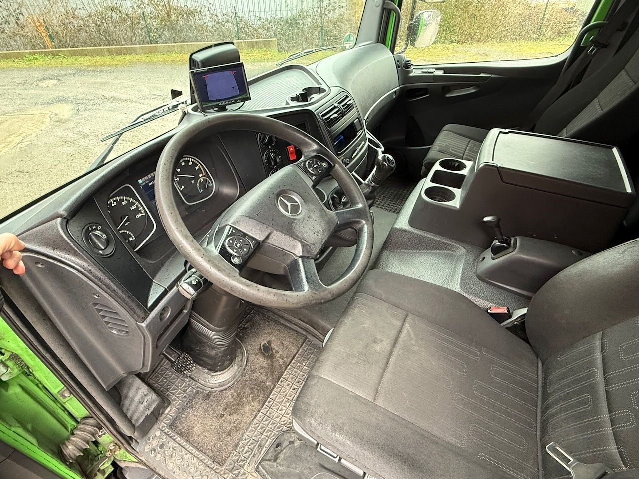 Fahrzeugabbildung Mercedes-Benz 1623L / 1523L  Atego Pritsche/Plane/Lbw 2t