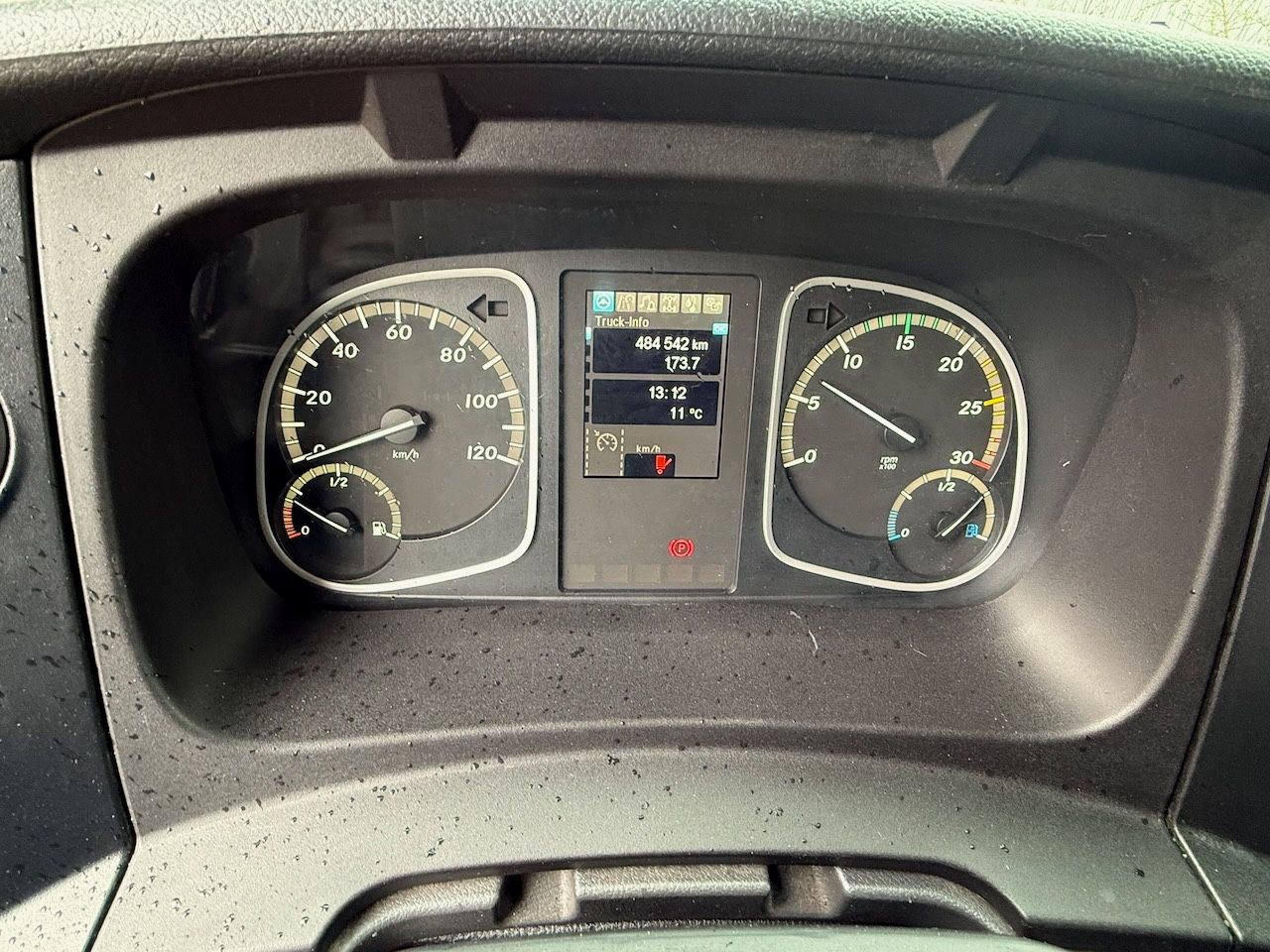 Fahrzeugabbildung Mercedes-Benz 1623L / 1523L  Atego Pritsche/Plane/Lbw 2t