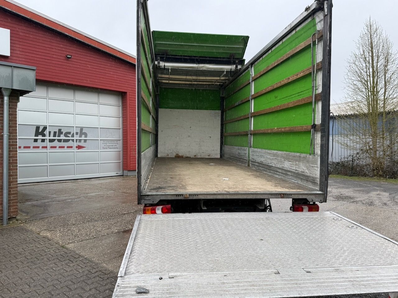 Fahrzeugabbildung Mercedes-Benz 1623L / 1523L  Atego Pritsche/Plane/Lbw 2t