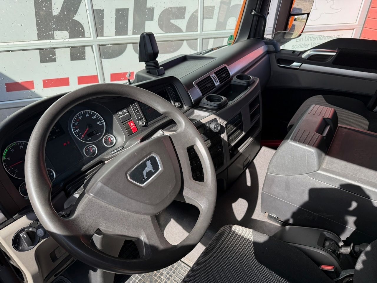 Fahrzeugabbildung MAN TGS 26.430 BL 6x2/2 Plateau, Lenk Lift