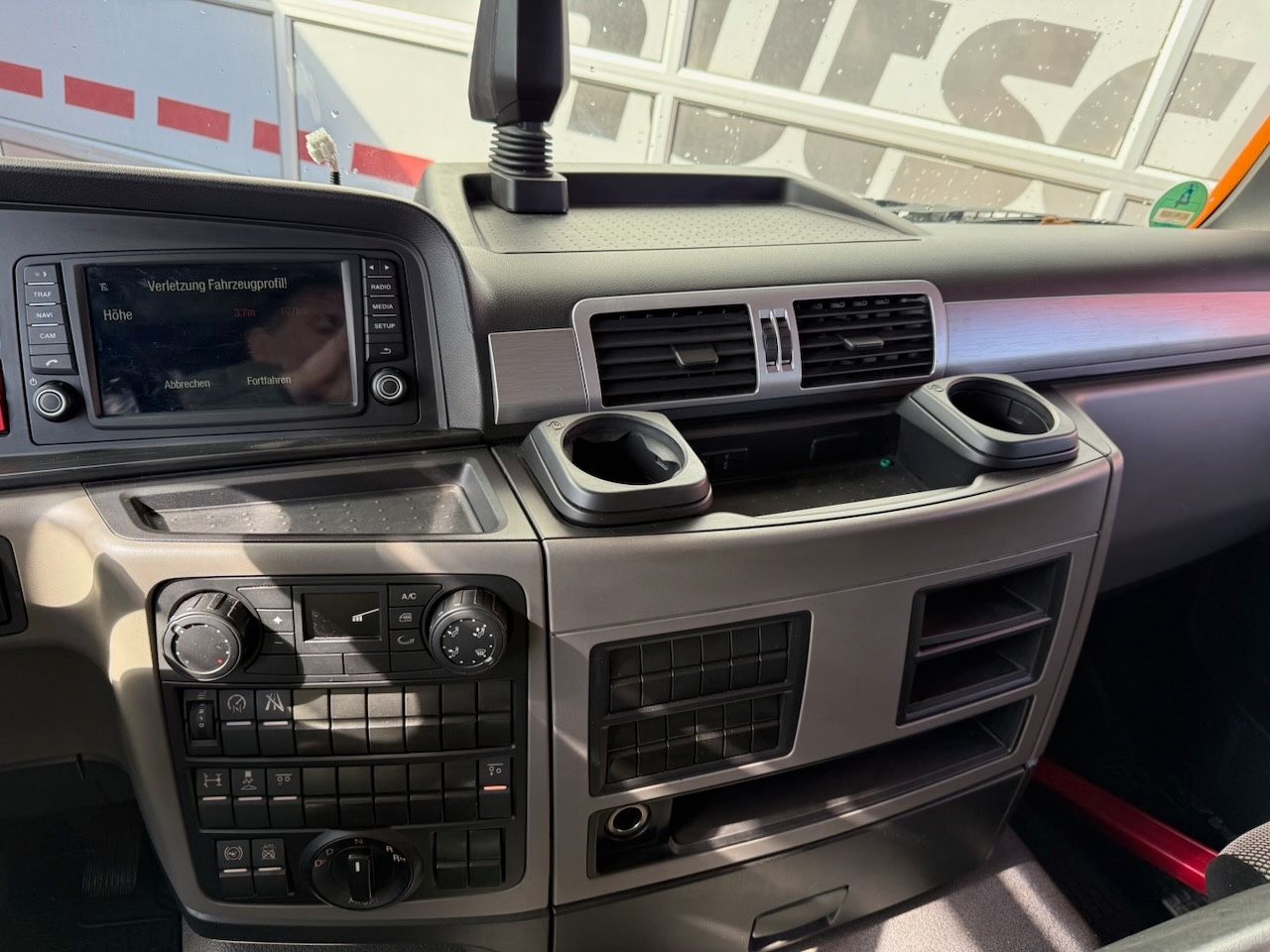 Fahrzeugabbildung MAN TGS 26.430 BL 6x2/2 Plateau, Lenk Lift