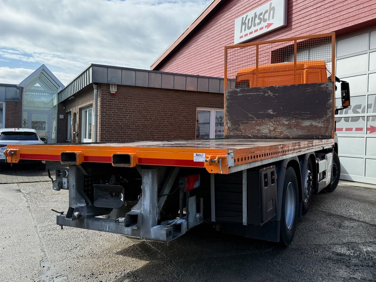 Fahrzeugabbildung MAN TGS 26.430 BL 6x2/2 Plateau, Lenk Lift