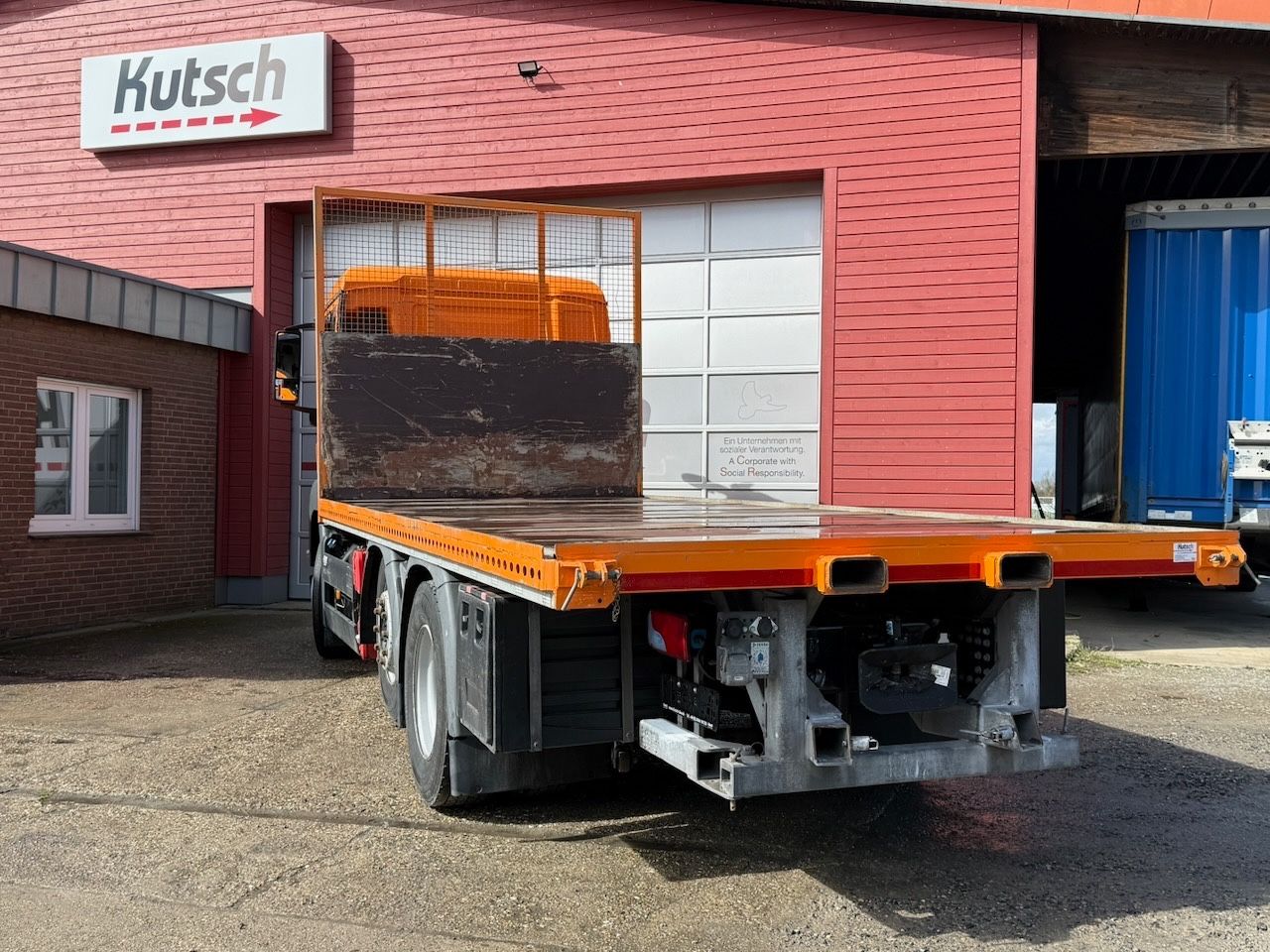 Fahrzeugabbildung MAN TGS 26.430 BL 6x2/2 Plateau, Lenk Lift