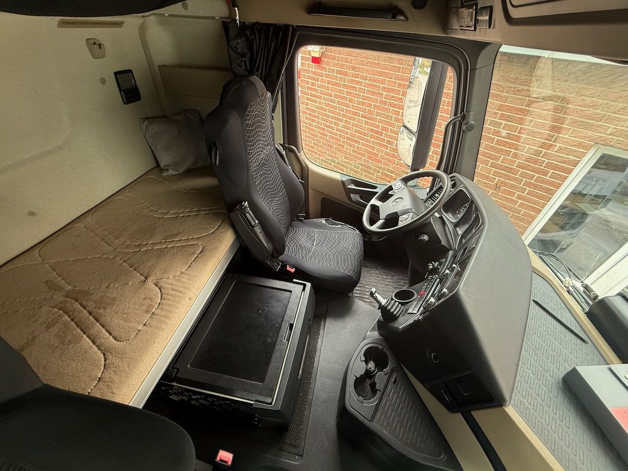 Fahrzeugabbildung Mercedes-Benz 1842 LS Actros