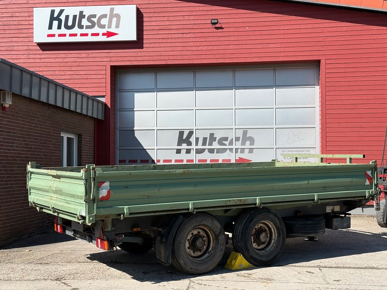 Fahrzeugabbildung Müller-Mitteltal 3 Seiten Kipper mit Rampen