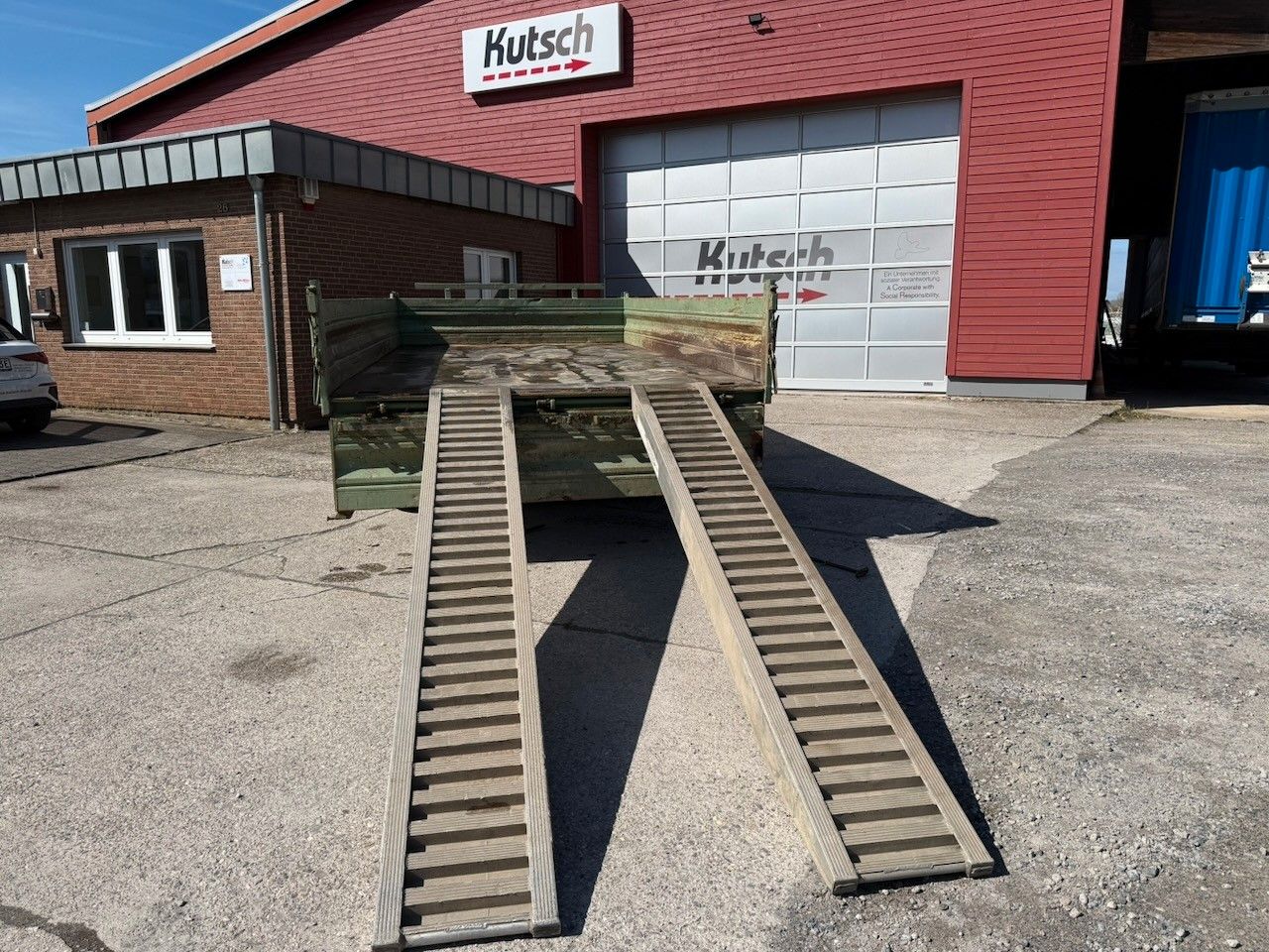 Fahrzeugabbildung Müller-Mitteltal 3 Seiten Kipper mit Rampen