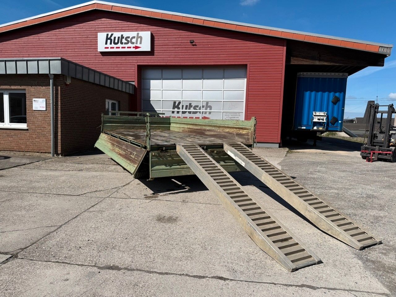 Fahrzeugabbildung Müller-Mitteltal 3 Seiten Kipper mit Rampen