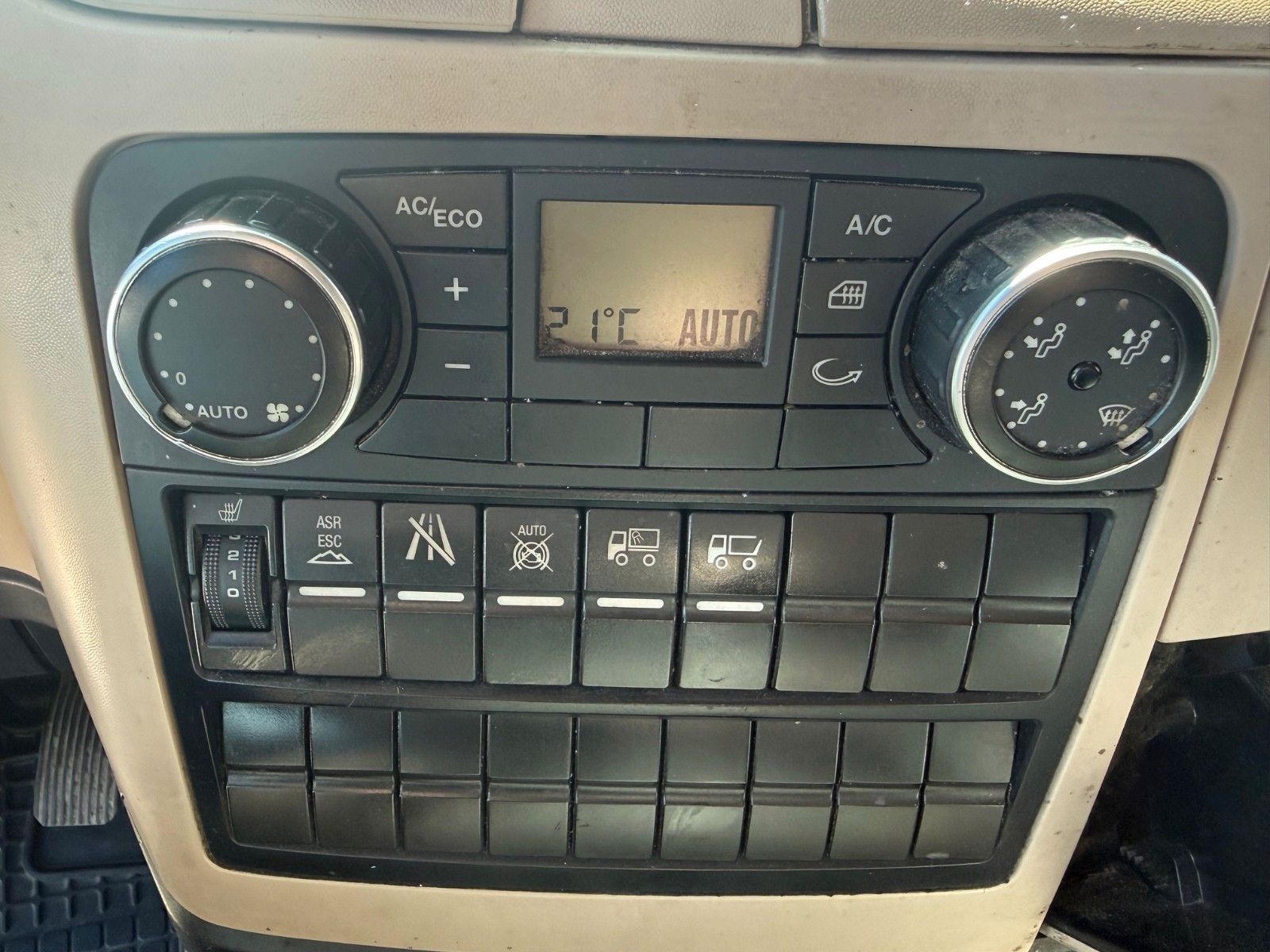 Fahrzeugabbildung MAN TGM 15.250 BL 4x2 Pritsche / Plane + LBW