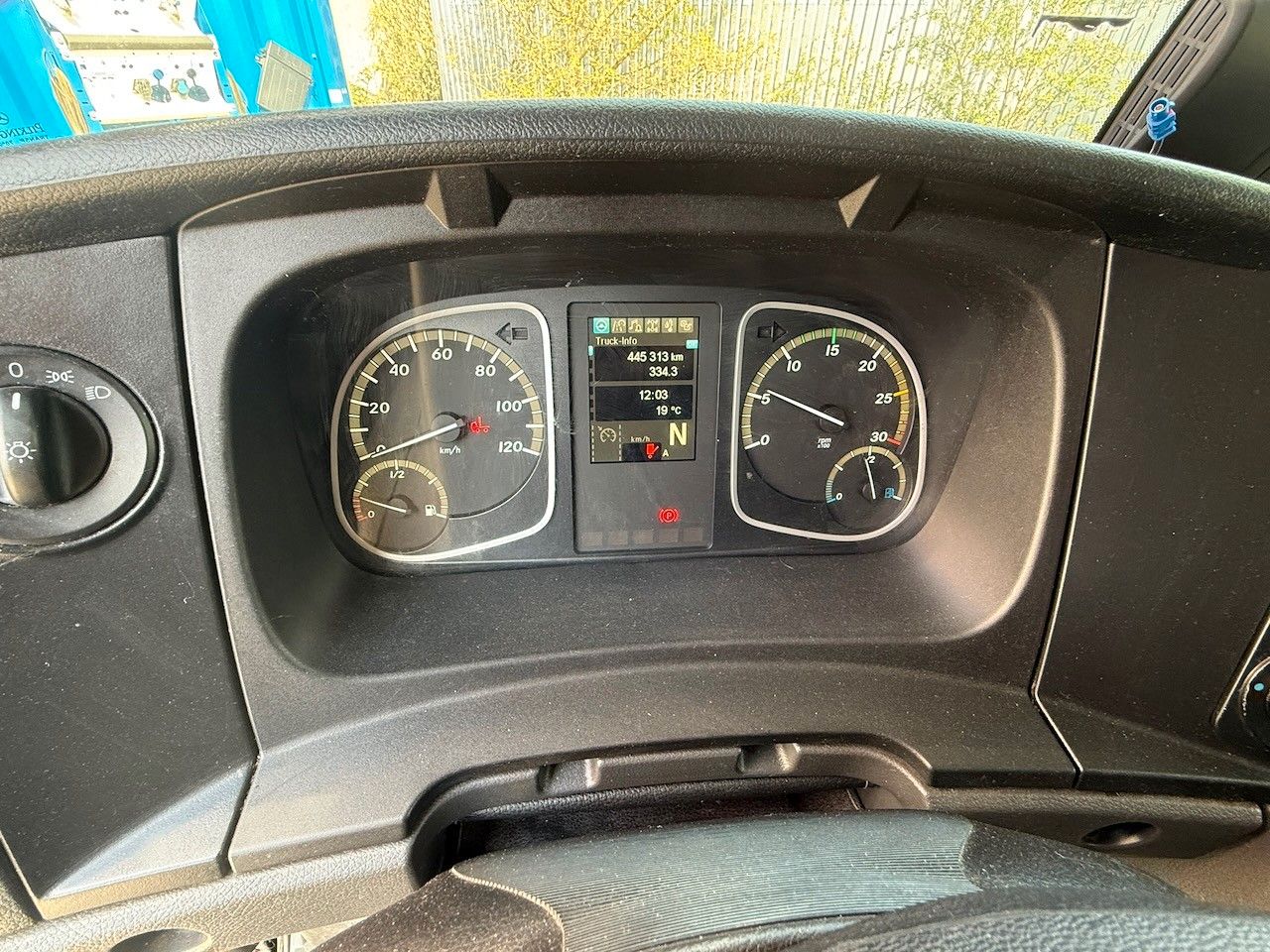 Fahrzeugabbildung Mercedes-Benz MB 1624L Atego Tautliner/Lbw, 1 Liege