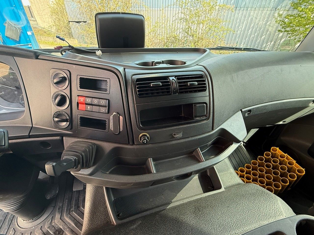 Fahrzeugabbildung Mercedes-Benz MB 1624L Atego Tautliner/Lbw, 1 Liege