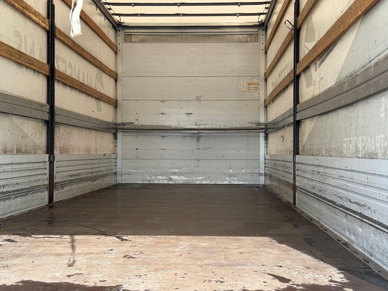 Fahrzeugabbildung Mercedes-Benz MB 1624L Atego Tautliner/Lbw, 1 Liege