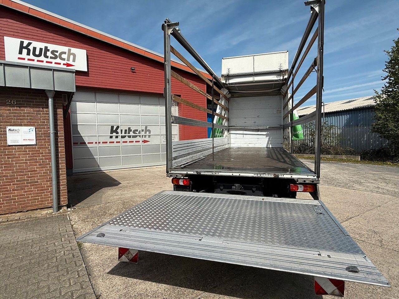 Fahrzeugabbildung Mercedes-Benz MB 1624L Atego Tautliner/Lbw, 1 Liege