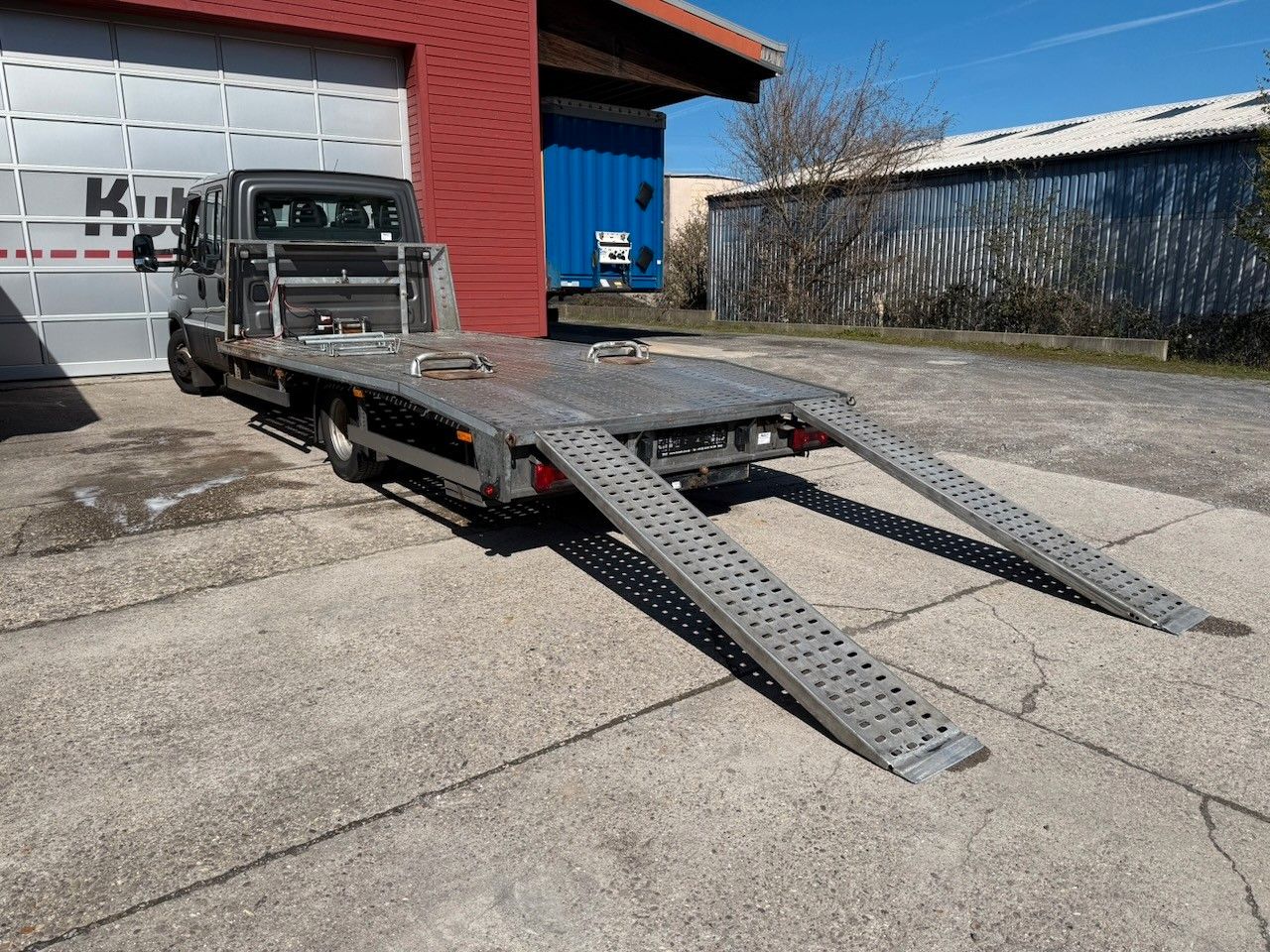 Iveco 70C17 Abschleppwagen, 7 Sitze