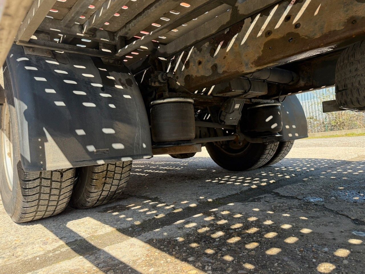 Fahrzeugabbildung Iveco 70C17 Abschleppwagen, 7 Sitze