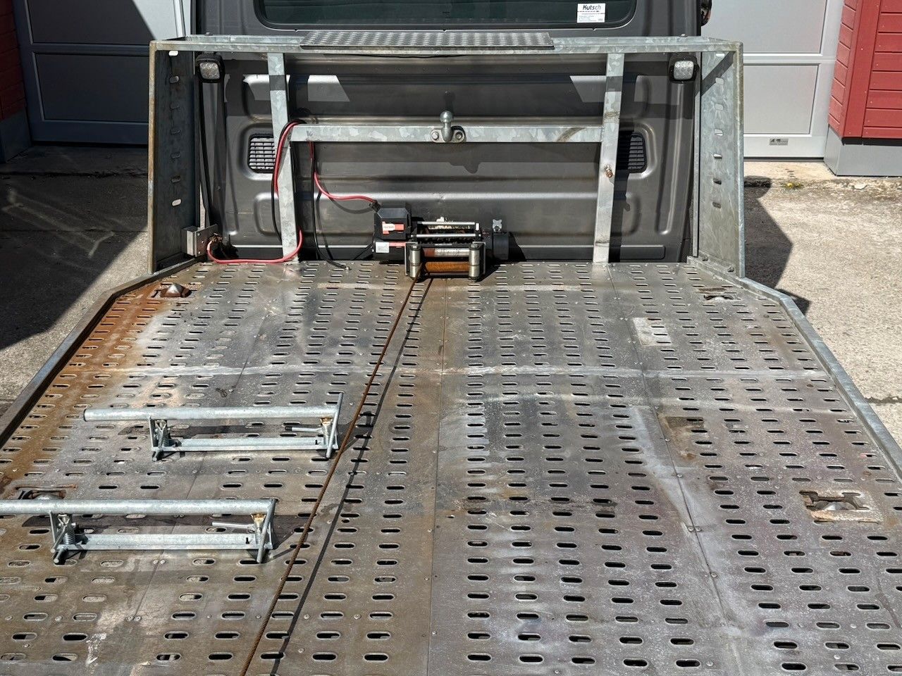 Fahrzeugabbildung Iveco 70C17 Abschleppwagen, 7 Sitze