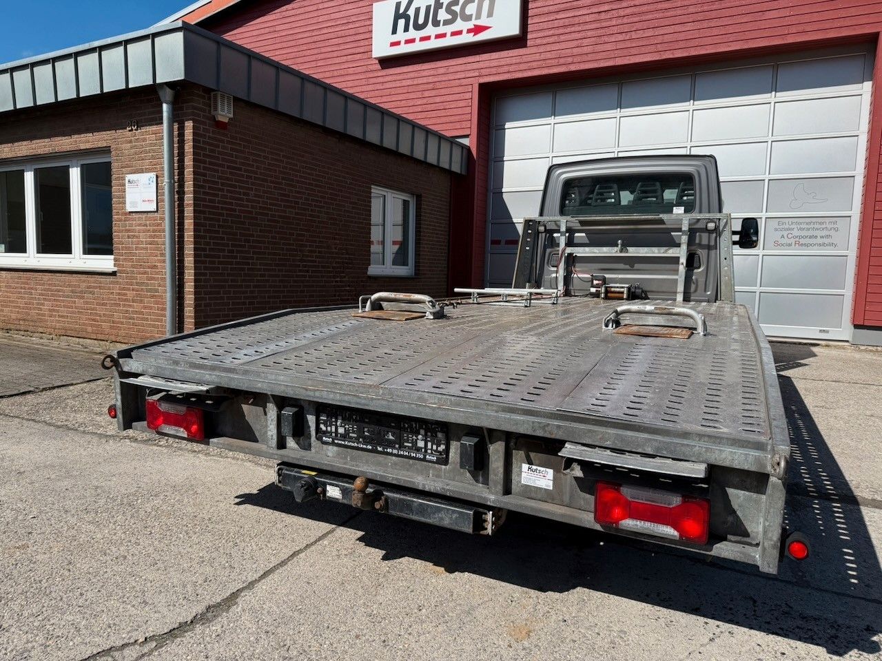 Fahrzeugabbildung Iveco 70C17 Abschleppwagen, 7 Sitze