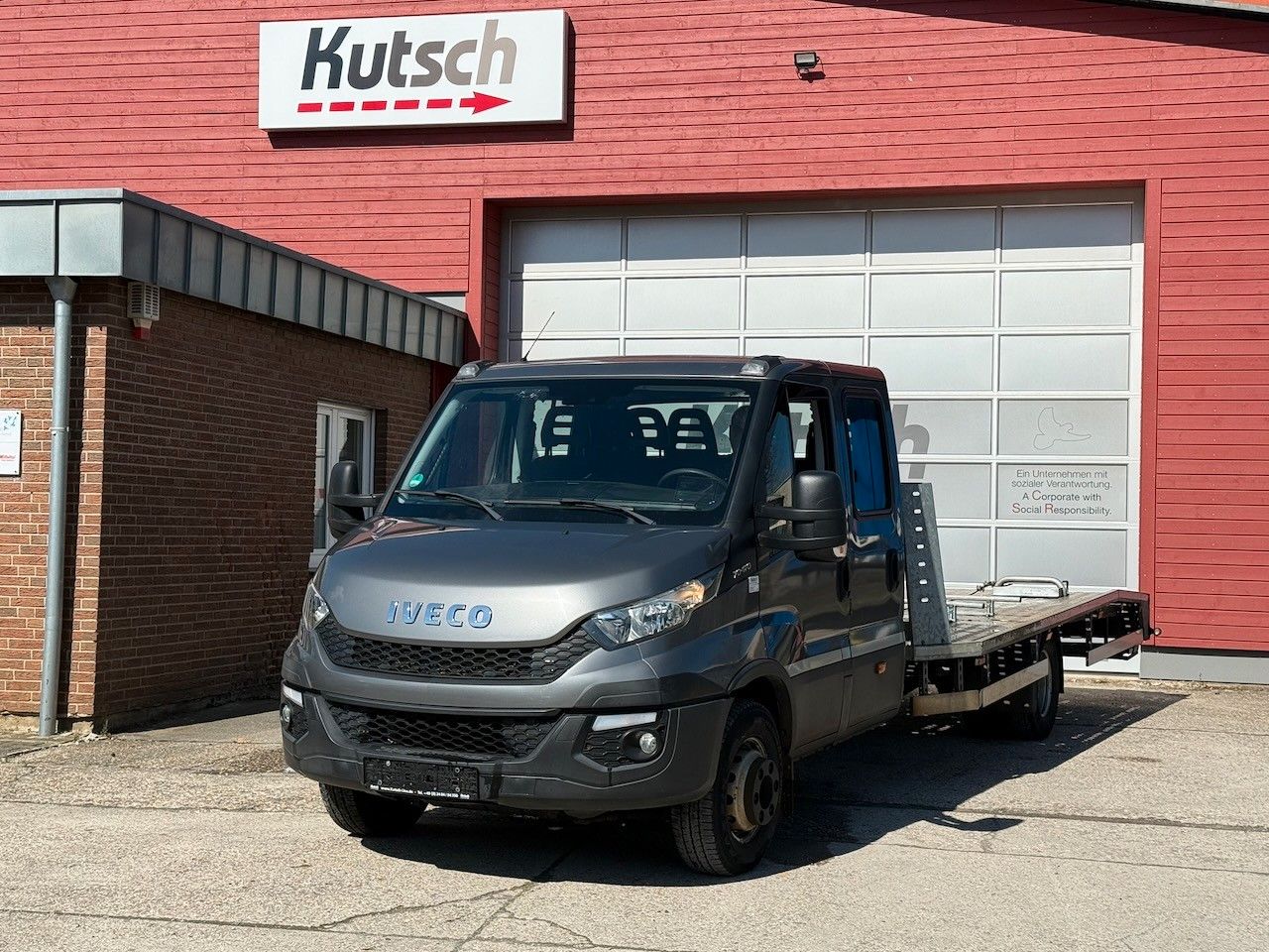 Fahrzeugabbildung Iveco 70C17 Abschleppwagen, 7 Sitze