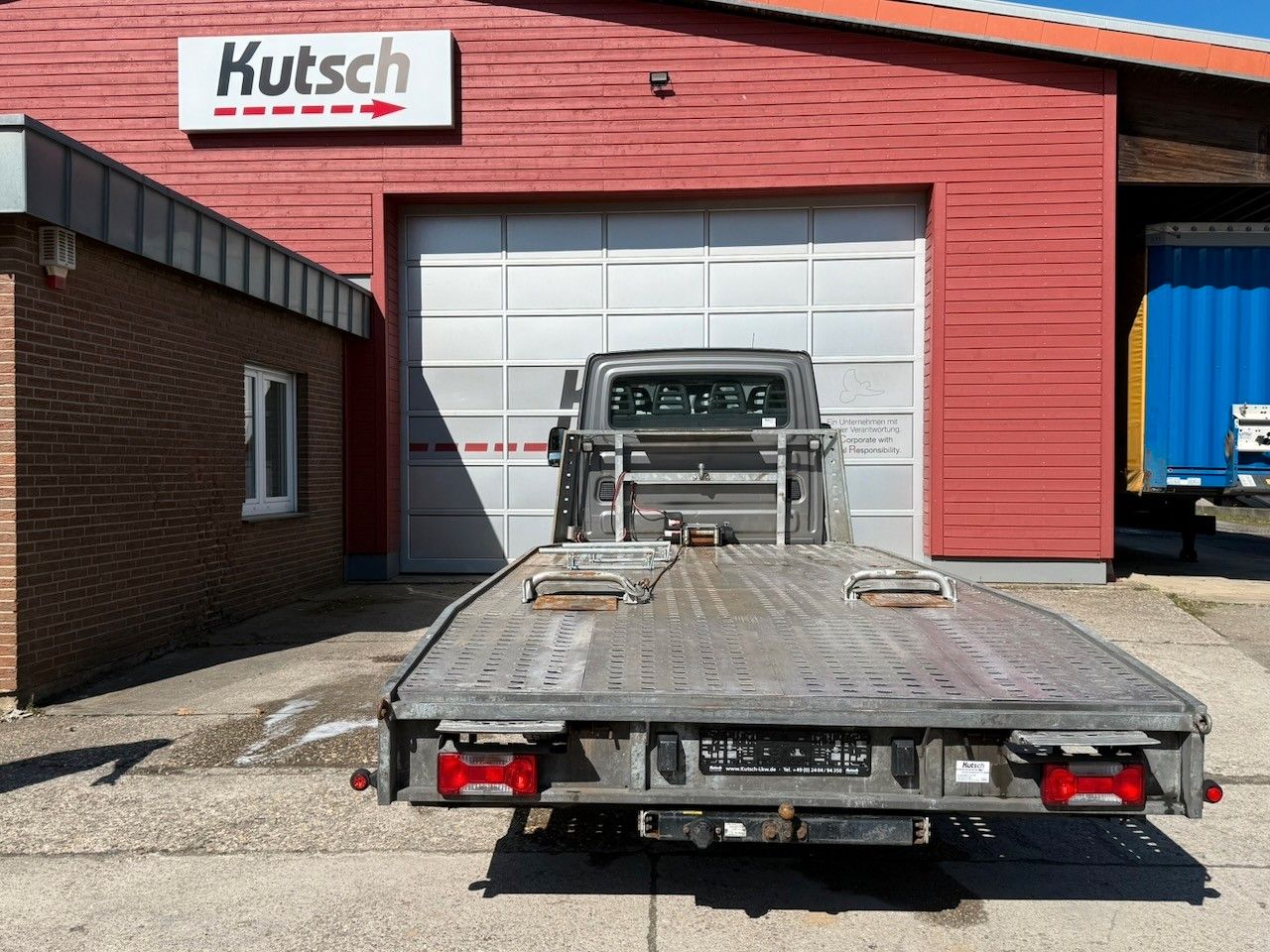 Fahrzeugabbildung Iveco 70C17 Abschleppwagen, 7 Sitze