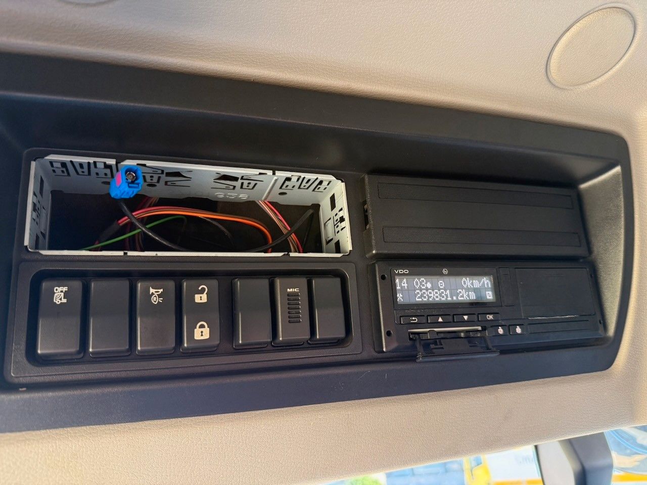 Fahrzeugabbildung Renault Midlum D12-240 Pritsche/Lbw., Protect