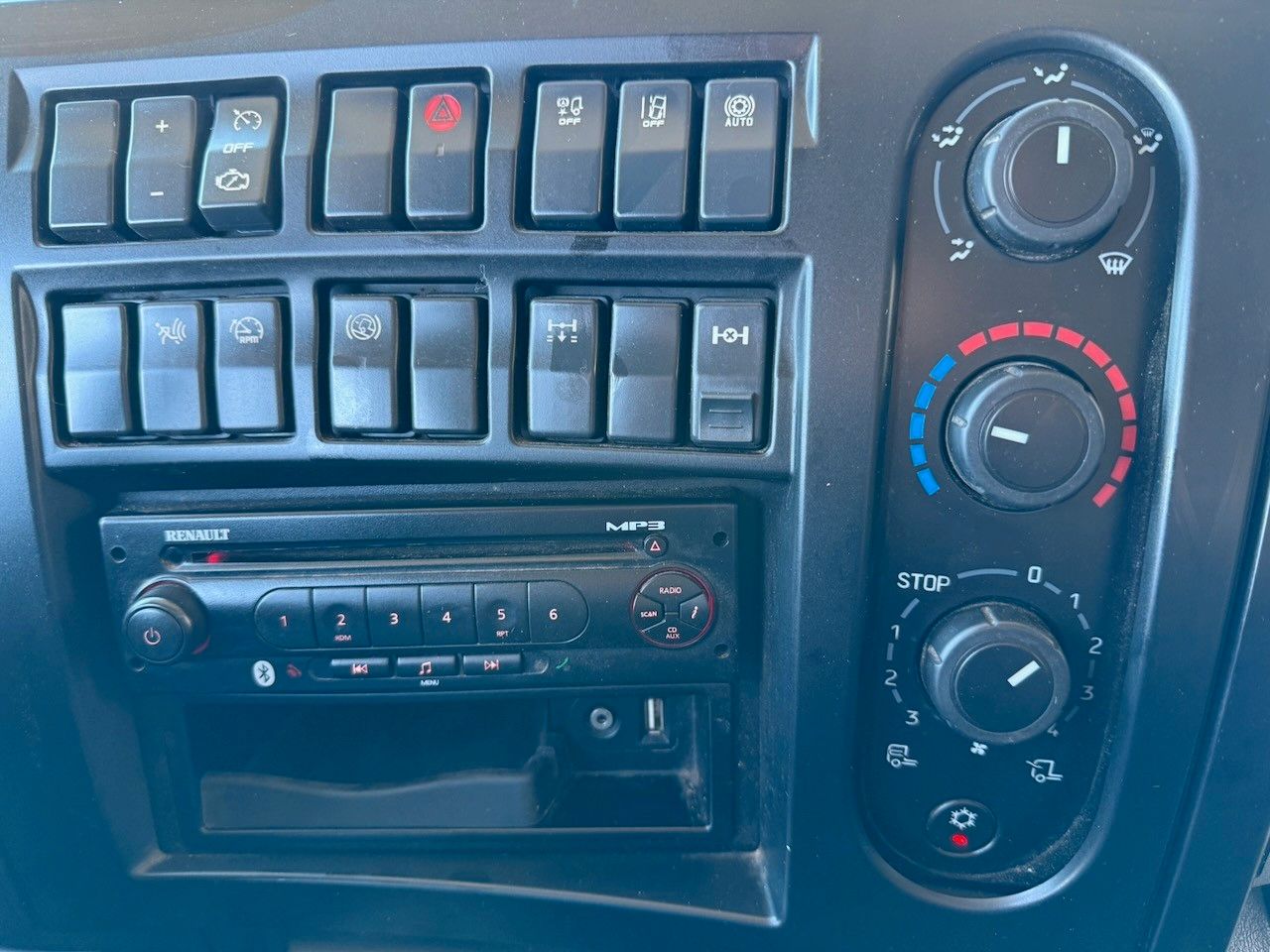 Fahrzeugabbildung Renault Midlum D12-240 Pritsche/Lbw., Protect