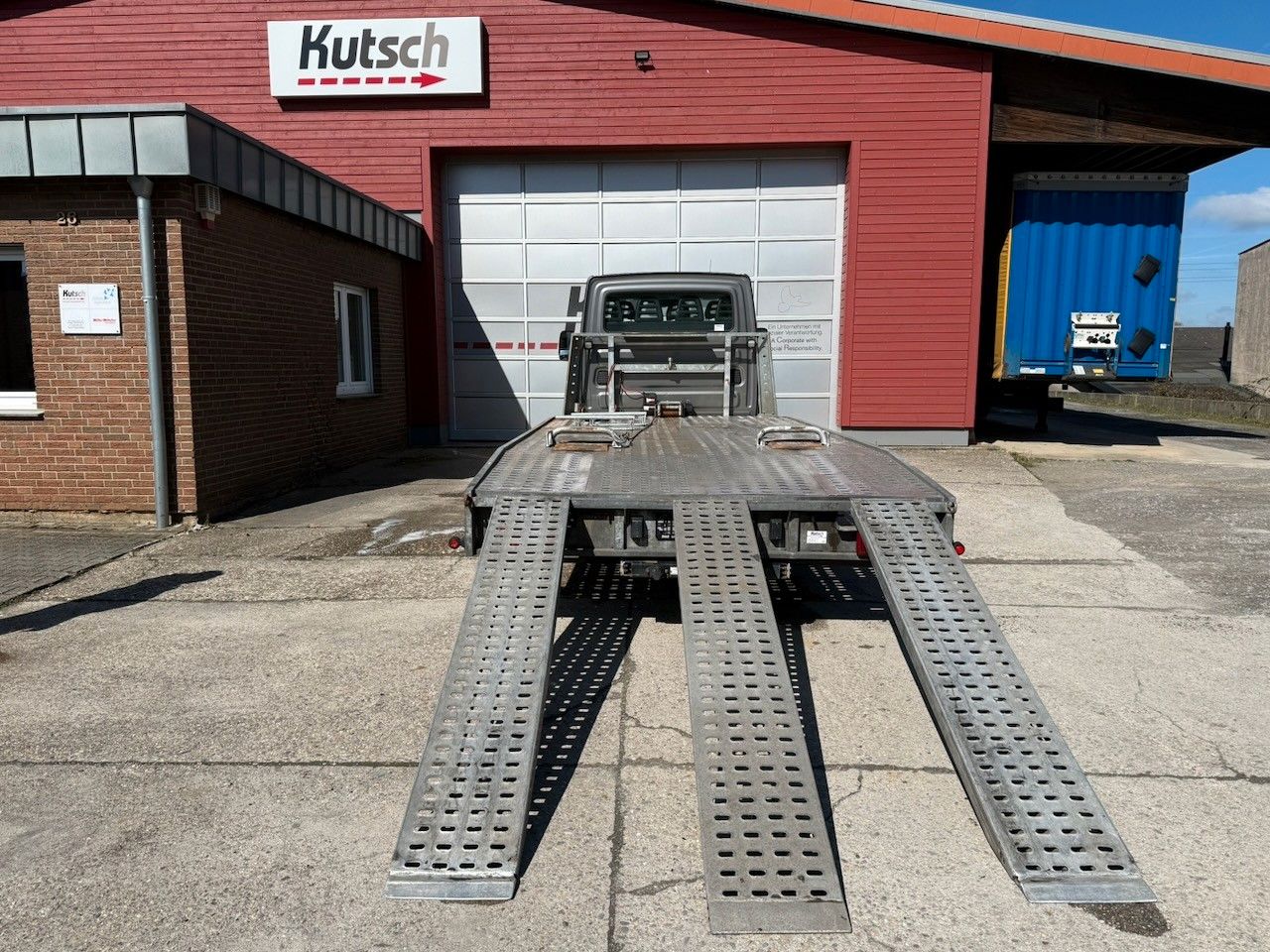 Fahrzeugabbildung Iveco 70C17 Abschleppwagen, 7 Sitze