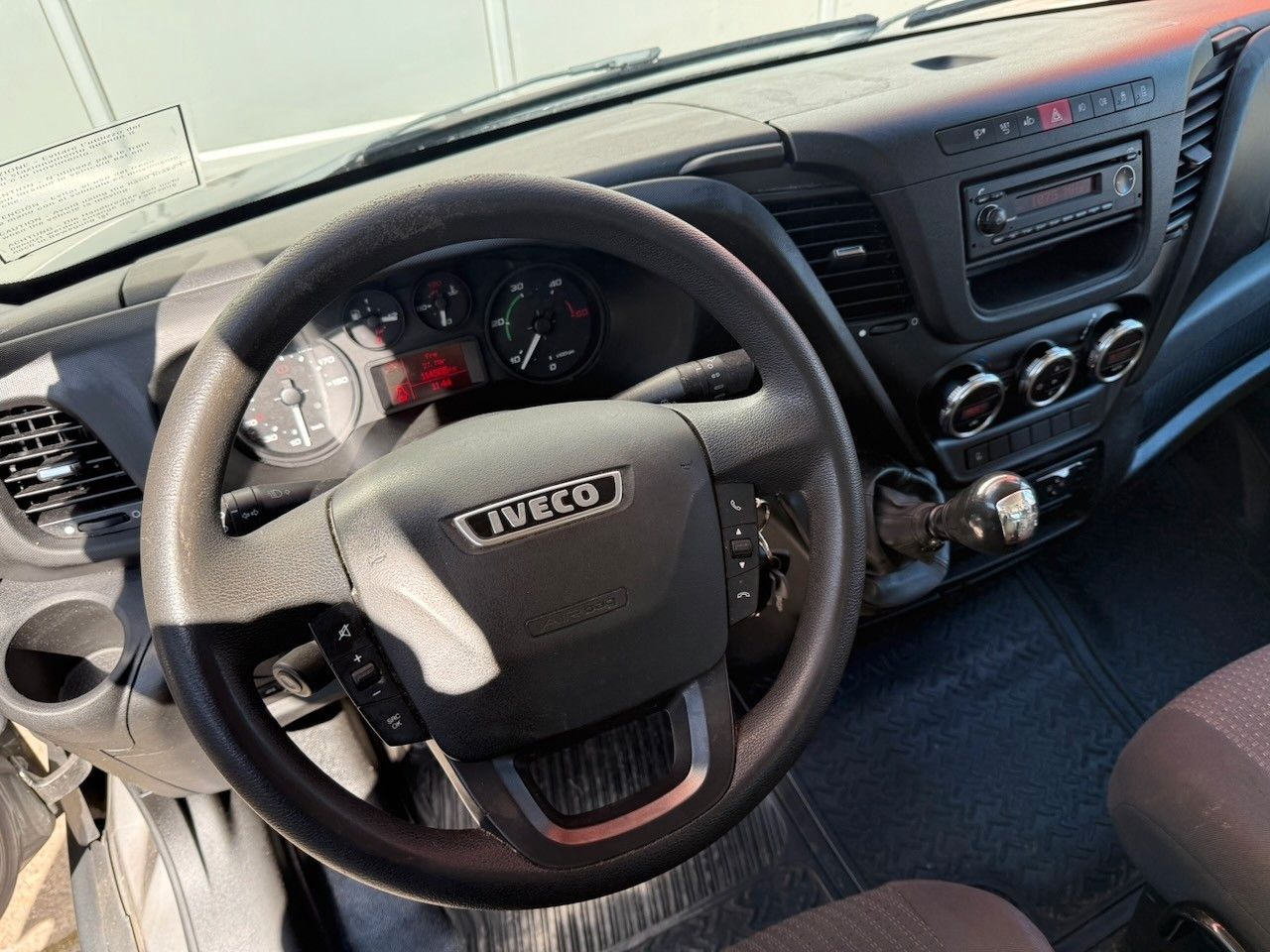 Fahrzeugabbildung Iveco 70C17 Abschleppwagen, 7 Sitze