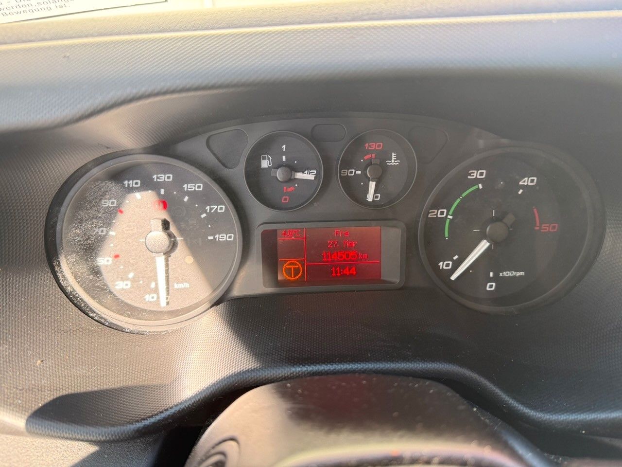 Fahrzeugabbildung Iveco 70C17 Abschleppwagen, 7 Sitze