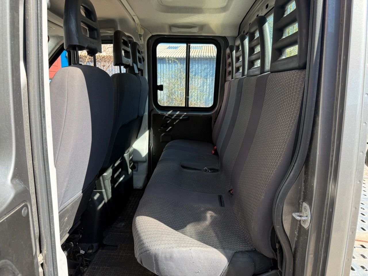 Fahrzeugabbildung Iveco 70C17 Abschleppwagen, 7 Sitze