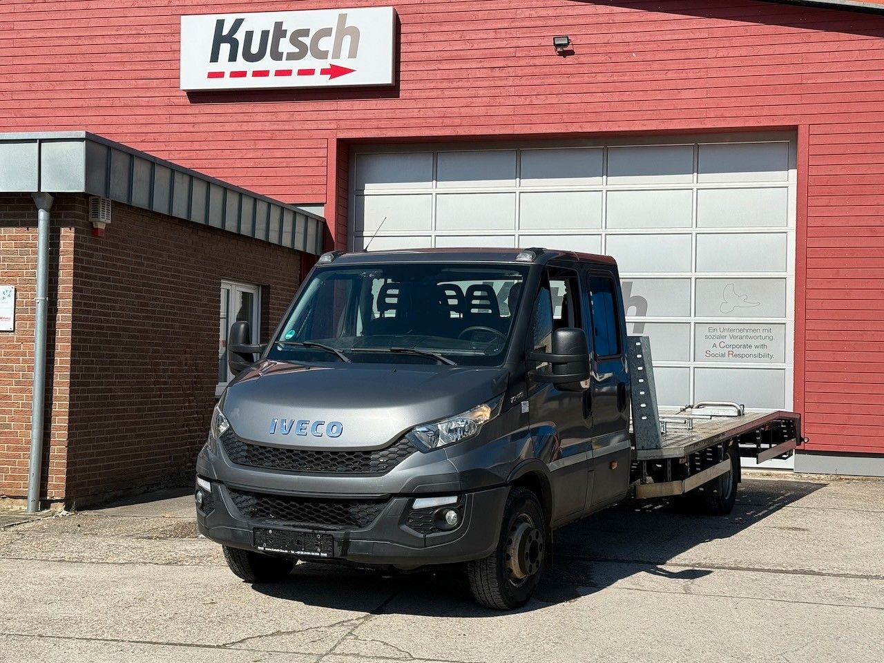 Fahrzeugabbildung Iveco 70C17 Abschleppwagen, 7 Sitze