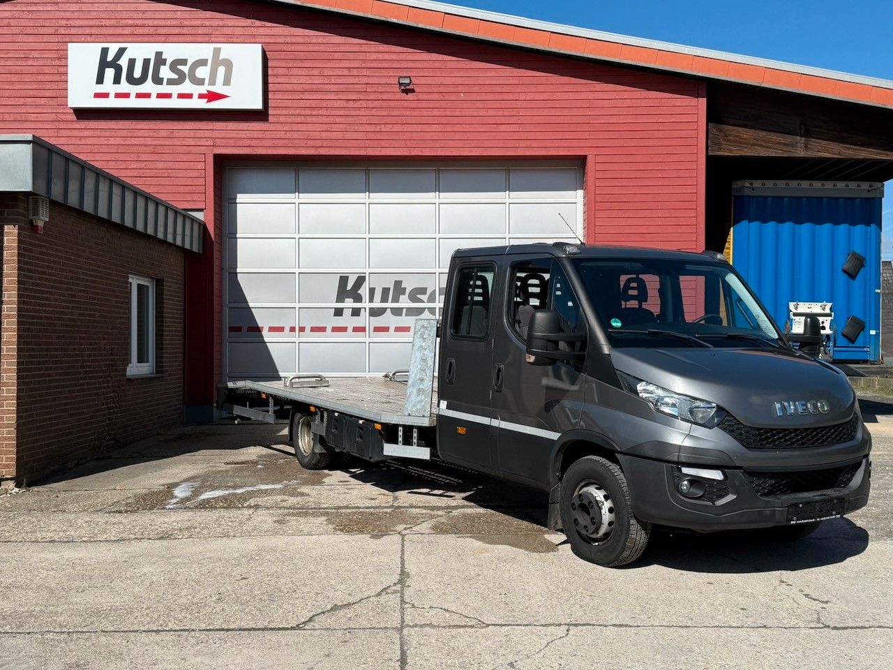 Fahrzeugabbildung Iveco 70C17 Abschleppwagen, 7 Sitze
