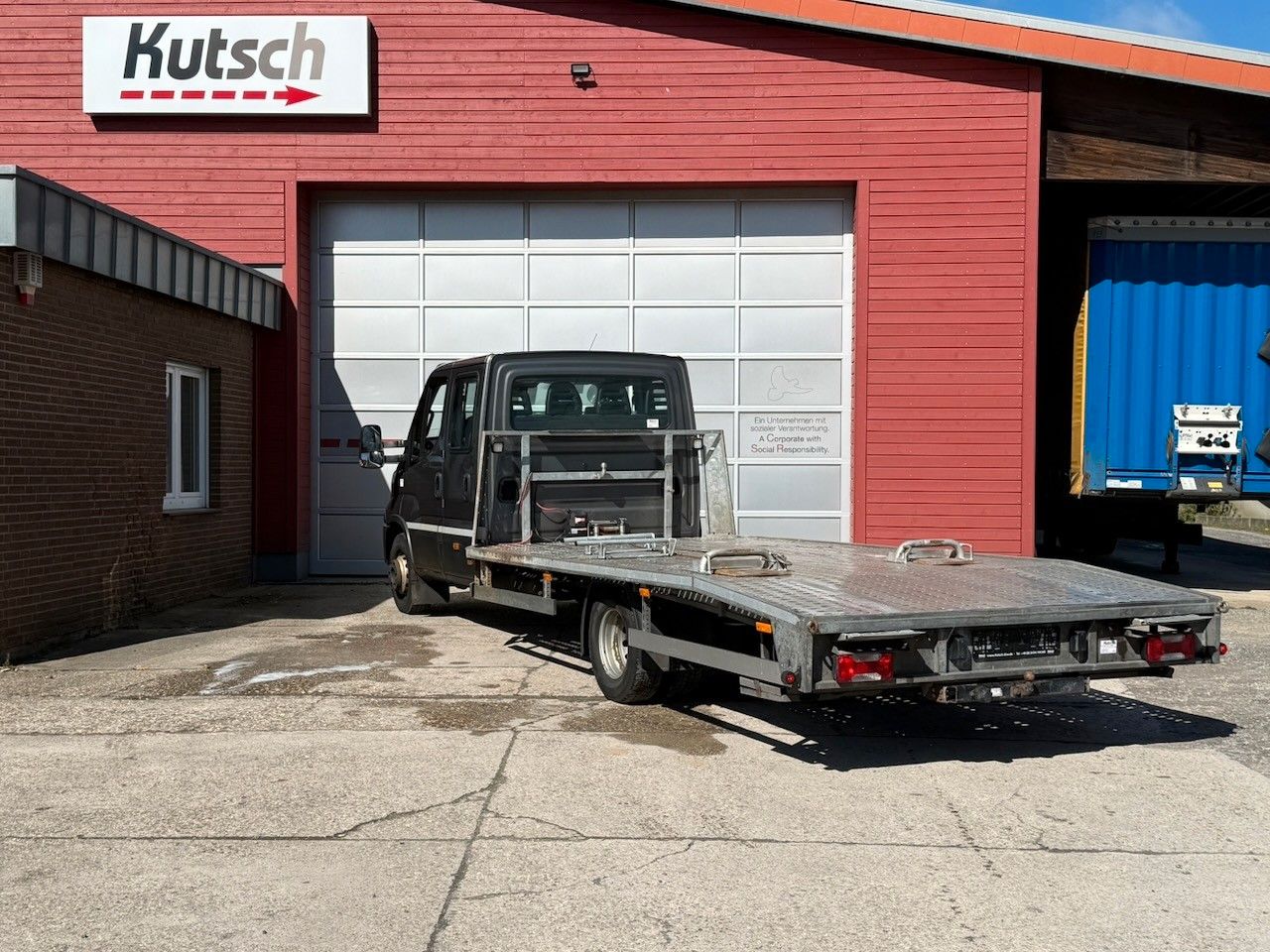 Fahrzeugabbildung Iveco 70C17 Abschleppwagen, 7 Sitze