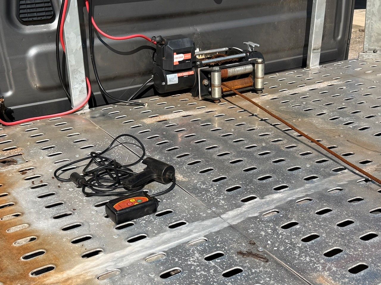 Fahrzeugabbildung Iveco 70C17 Abschleppwagen, 7 Sitze