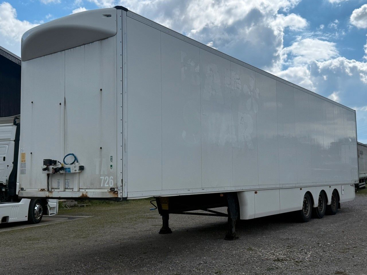 Fahrzeugabbildung Schmitz Cargobull SKO24 Doppelstock mit Balken isoliert