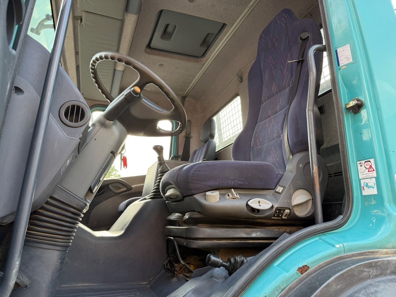 Fahrzeugabbildung Mercedes-Benz 1823K 3-Seiten Kipper, PMK 2 grüne Plakette
