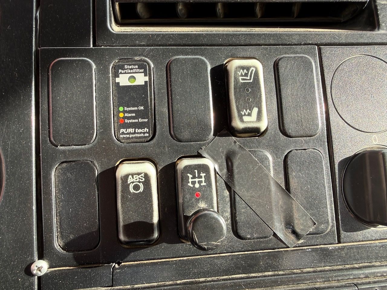 Fahrzeugabbildung Mercedes-Benz 1823K 3-Seiten Kipper, PMK 2 grüne Plakette