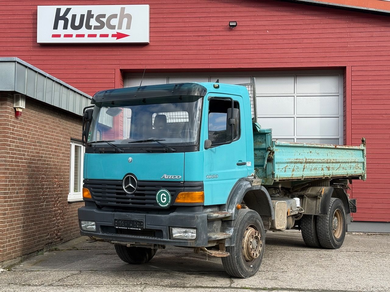 Fahrzeugabbildung Mercedes-Benz 1823K 3-Seiten Kipper, PMK 2 grüne Plakette