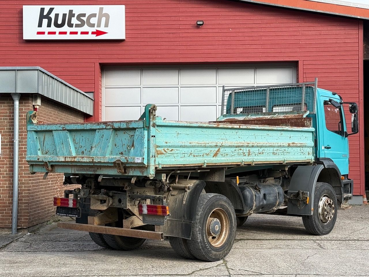 Fahrzeugabbildung Mercedes-Benz 1823K 3-Seiten Kipper, PMK 2 grüne Plakette