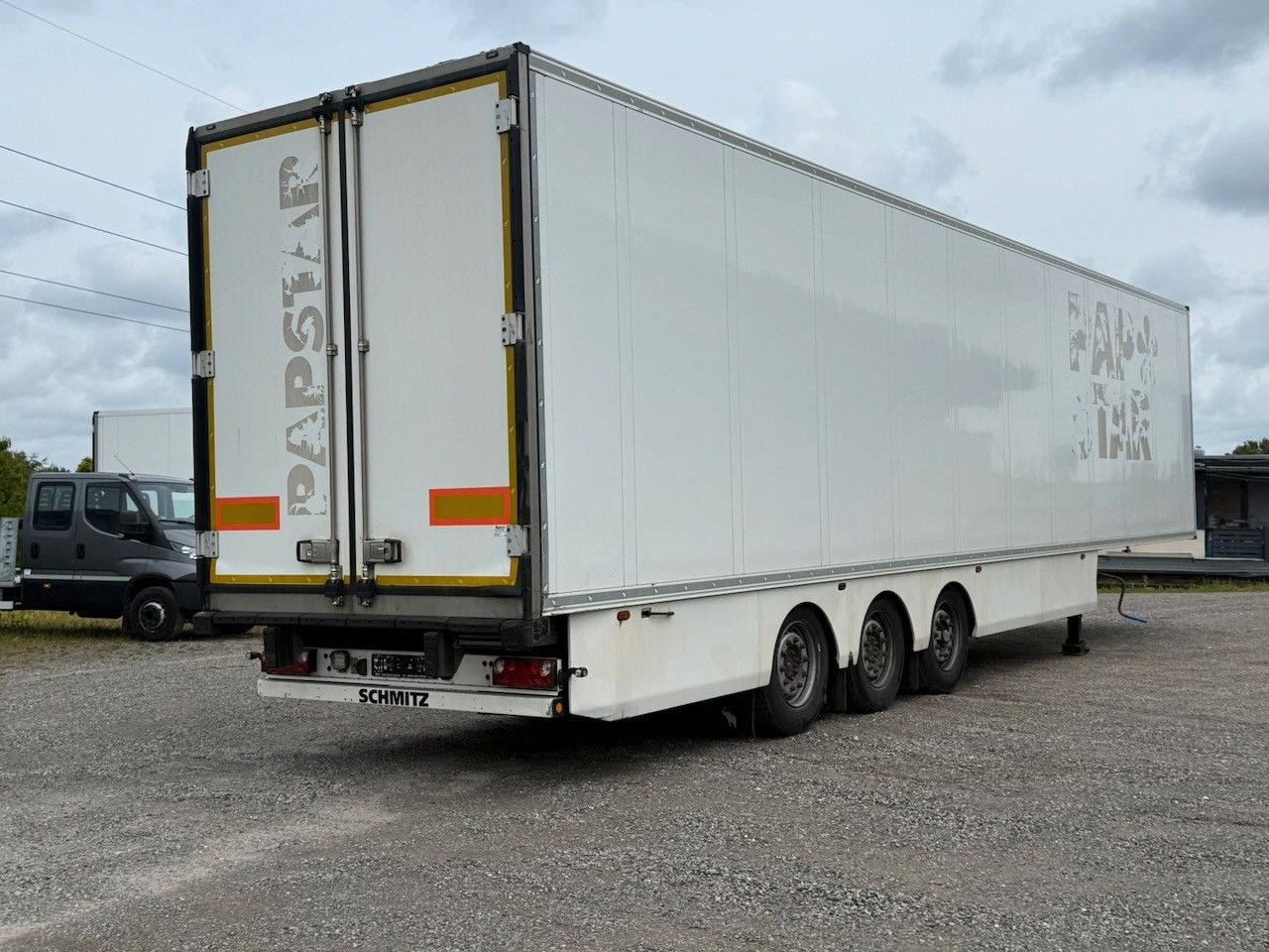 Fahrzeugabbildung Schmitz Cargobull SKO24 Doppelstock mit Balken isoliert