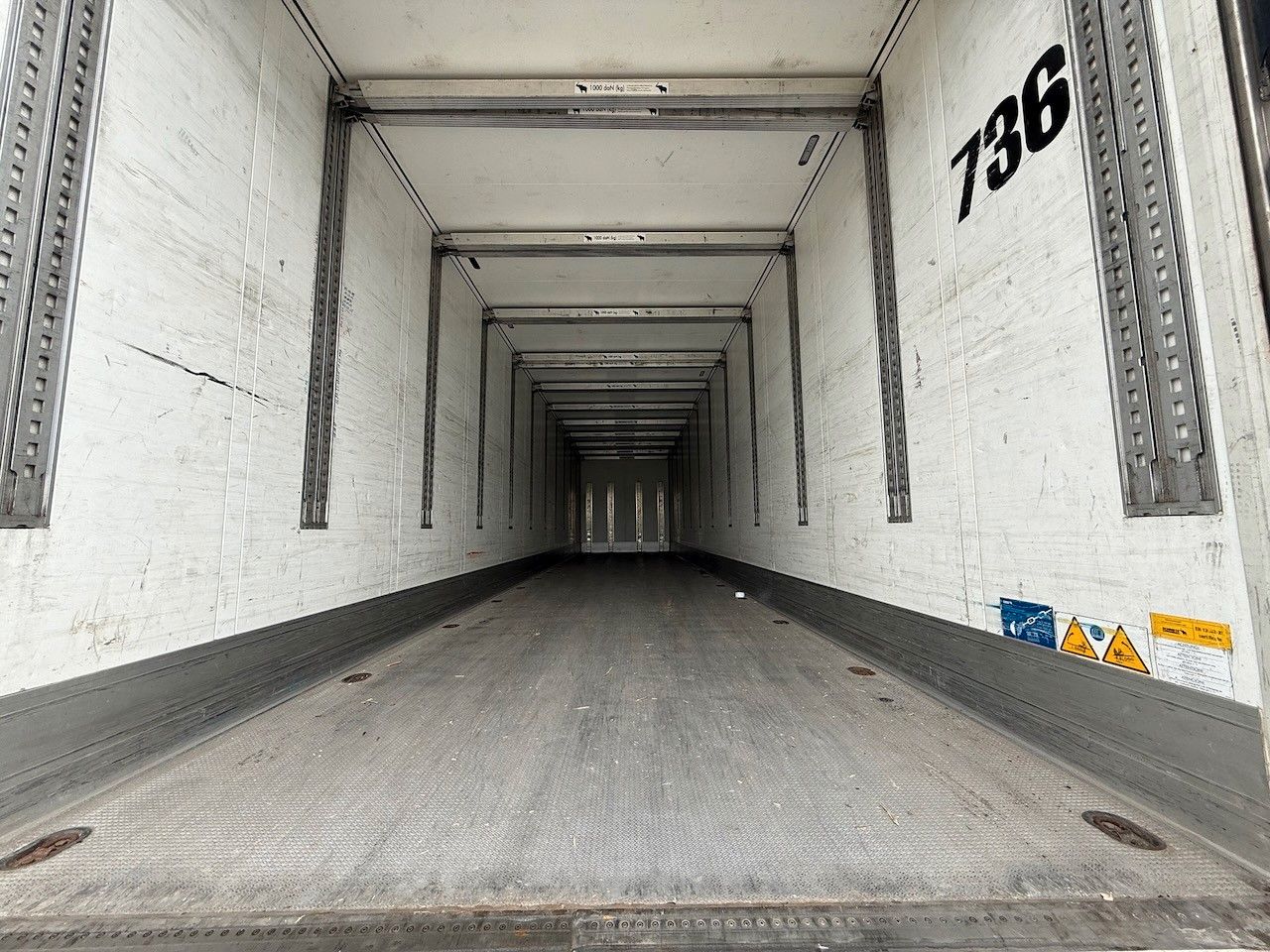 Fahrzeugabbildung Schmitz Cargobull SKO24 Doppelstock mit Balken isoliert