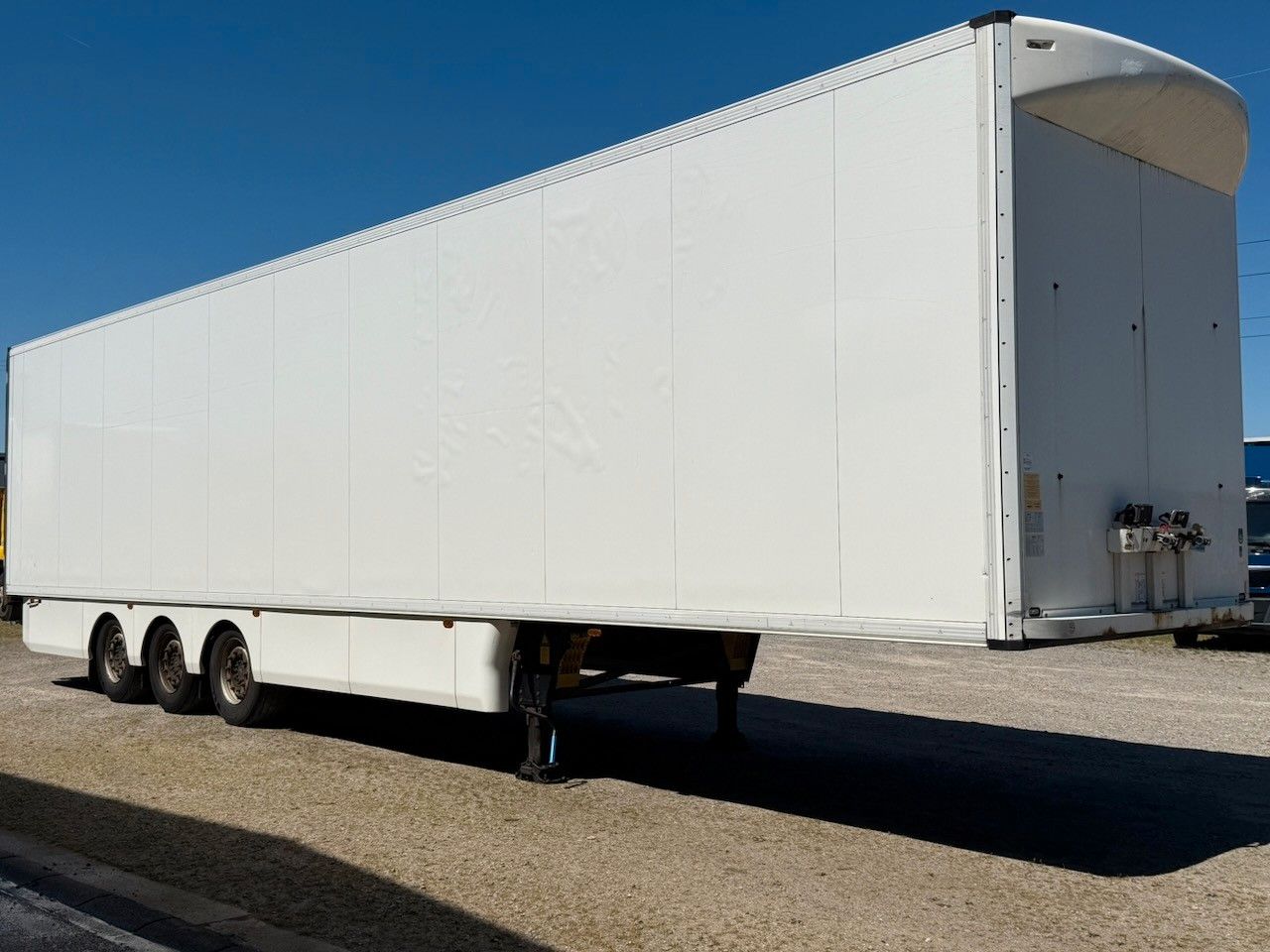 Fahrzeugabbildung Schmitz Cargobull SKO24 /L-13.4 FP 45 COOL - Kofferauflieger