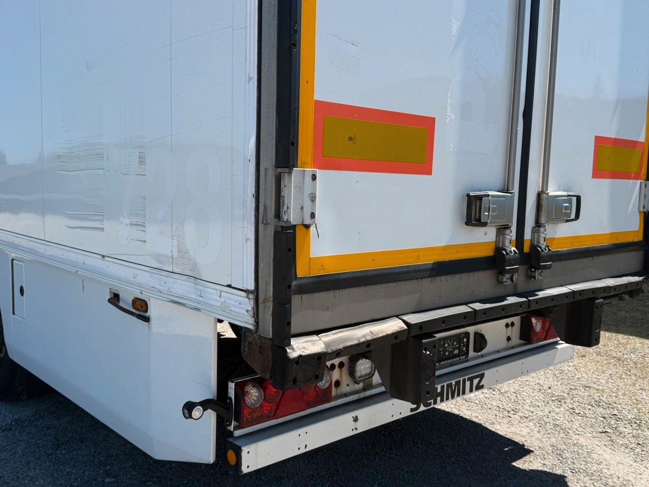 Fahrzeugabbildung Schmitz Cargobull SKO24 /L-13.4 FP 45 COOL - Kofferauflieger