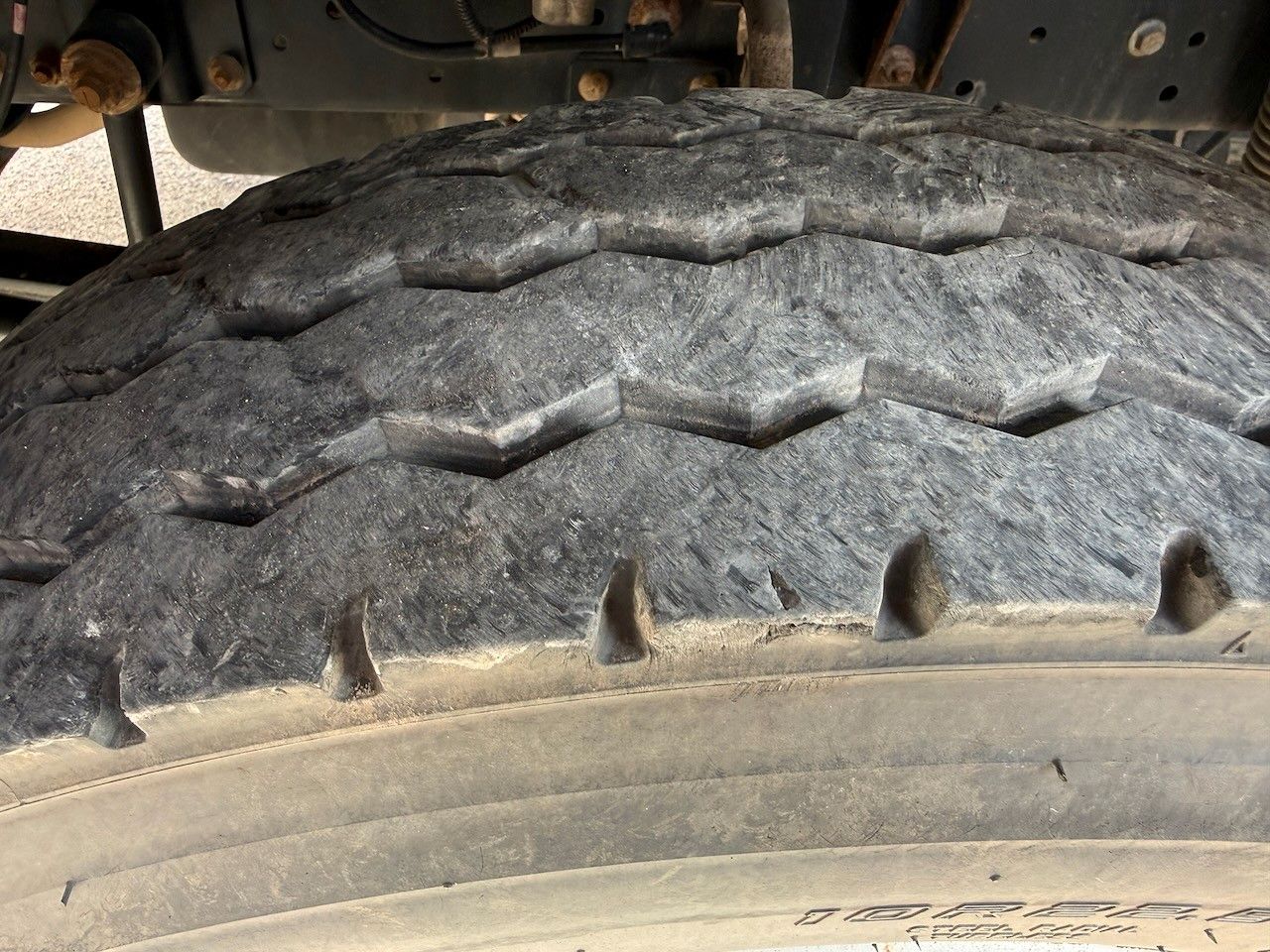 Fahrzeugabbildung Iveco 140E 280 K Kipper 3 Seiten, AHK mit Hydr.