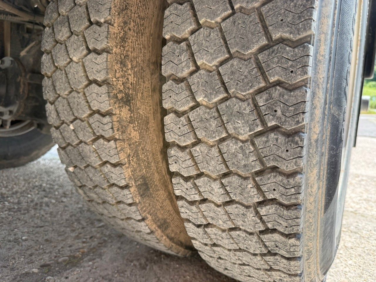 Fahrzeugabbildung Iveco 140E 280 K Kipper 3 Seiten, AHK mit Hydr.