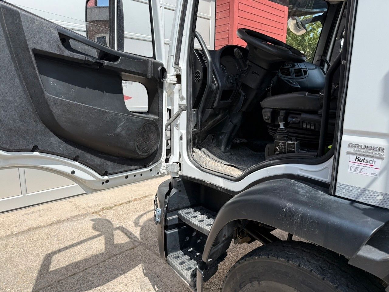 Fahrzeugabbildung Iveco 140E 280 K Kipper 3 Seiten, AHK mit Hydr.