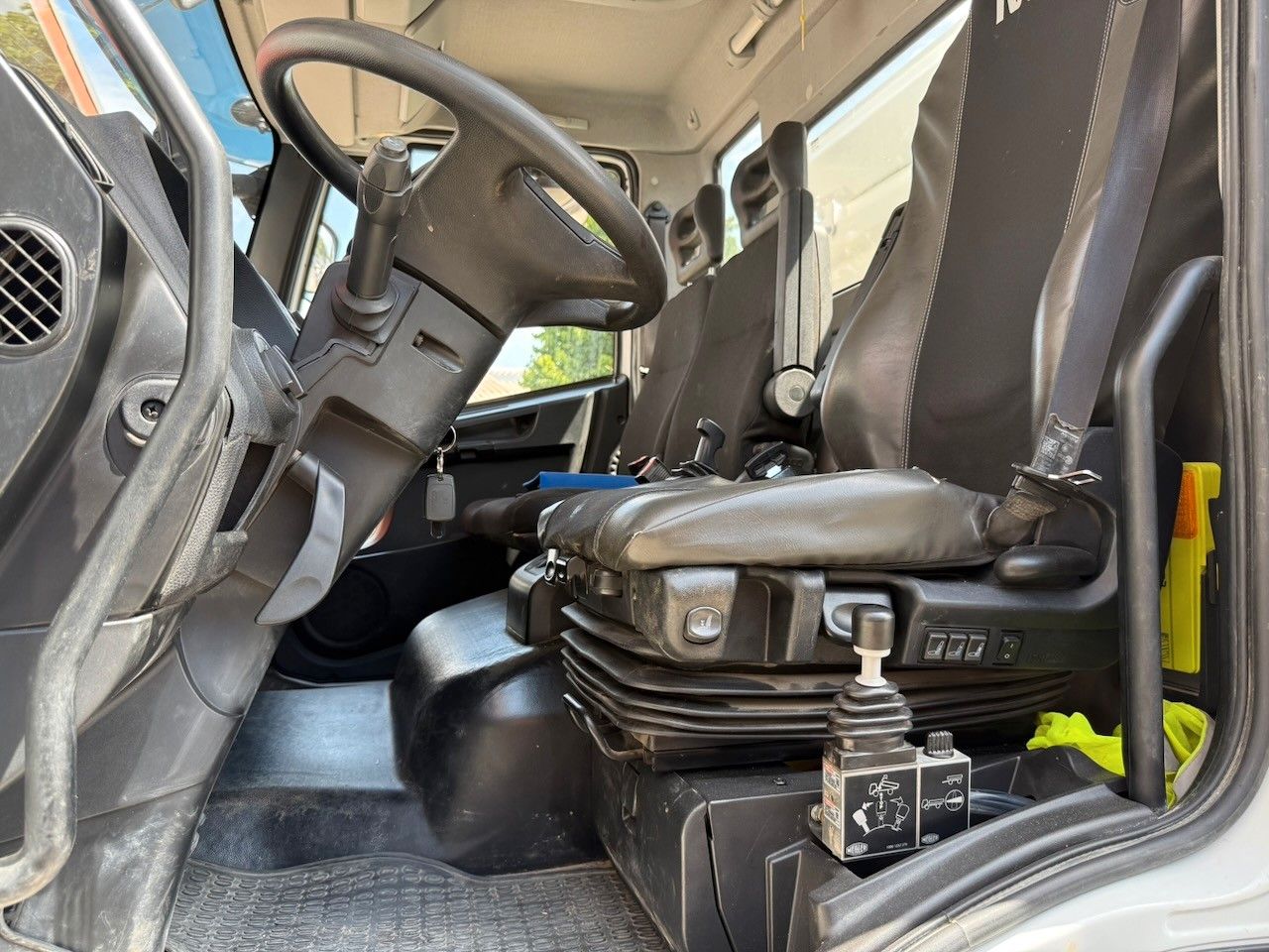 Fahrzeugabbildung Iveco 140E 280 K Kipper 3 Seiten, AHK mit Hydr.