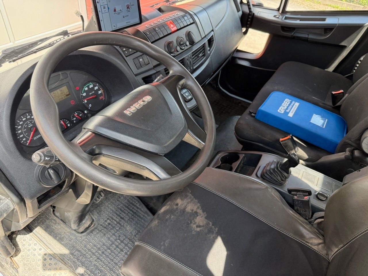 Fahrzeugabbildung Iveco 140E 280 K Kipper 3 Seiten, AHK mit Hydr.