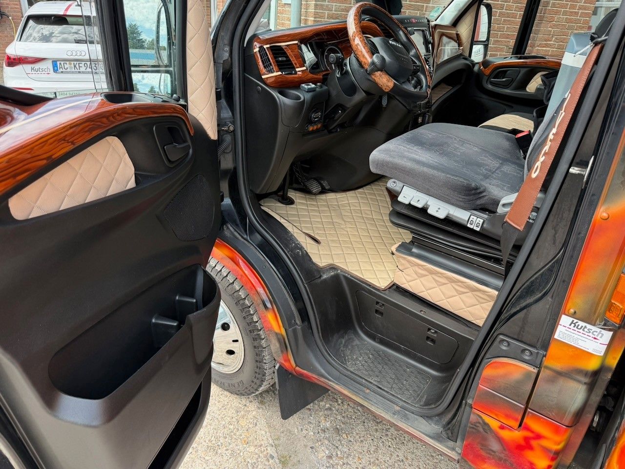 Fahrzeugabbildung Iveco Daily 35S180 Koffer/Lbw. Individuell