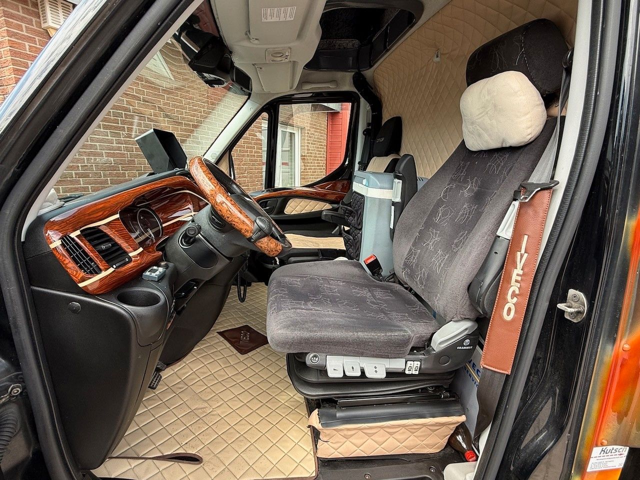 Fahrzeugabbildung Iveco Daily 35S180 Koffer/Lbw. Individuell