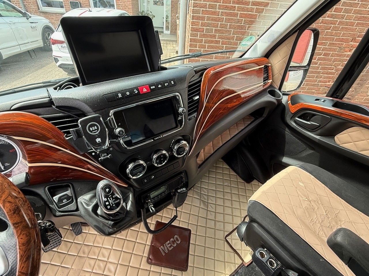 Fahrzeugabbildung Iveco Daily 35S180 Koffer/Lbw. Individuell
